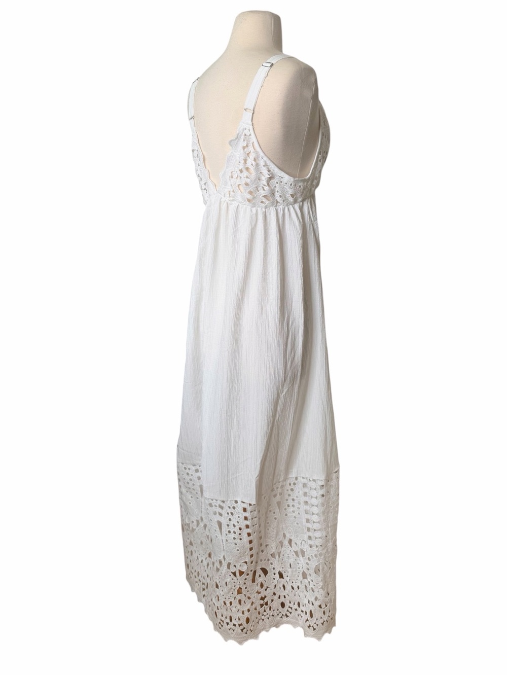 VINTAGE CROCHET WHITE MAXI SHIFT DRESS. - Picture 8 of 8